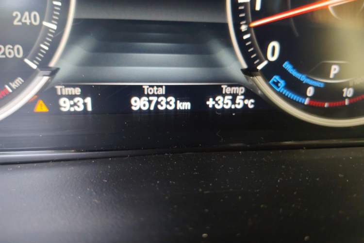 Used BMW X6 2018 xDrive35i Leading Model Odometer Close Up
