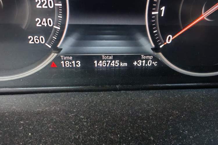Used BMW X6 2018 xDrive28i Odometer Close Up