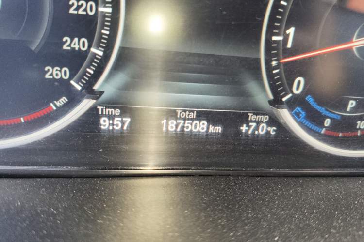 Used BMW X6 2018 xDrive35i Leading Model Odometer Close Up