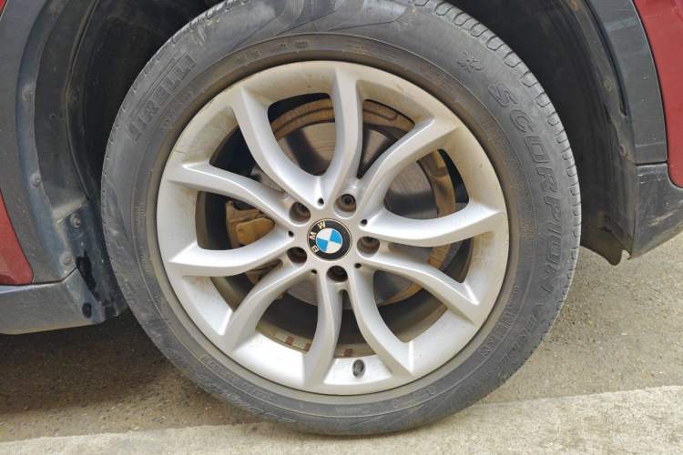 Used BMW X6 2018 xDrive28i Right Front Wheel Hub