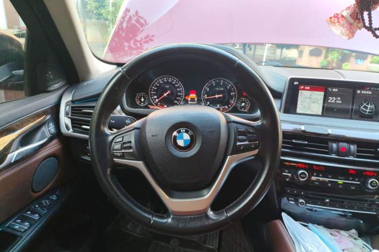 Used BMW X6 2018 xDrive28i Steering Wheel
