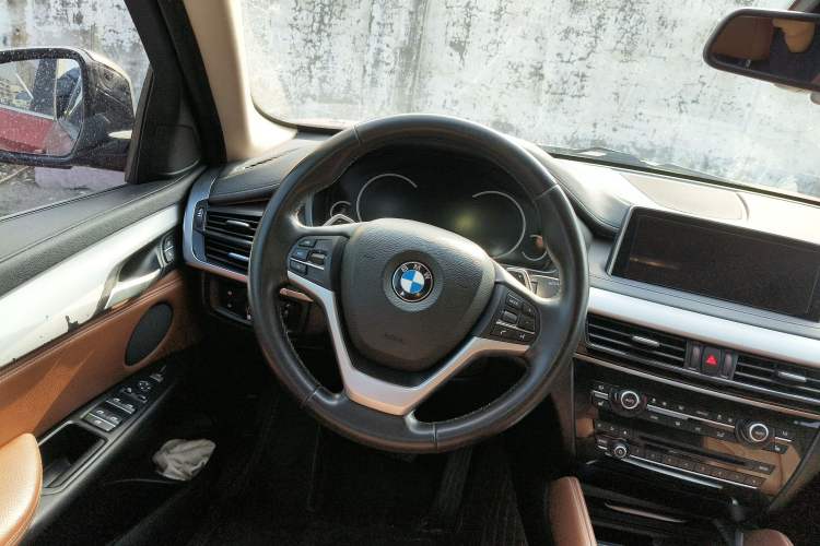 Used BMW X6 2018 xDrive35i Leading Model Steering Wheel