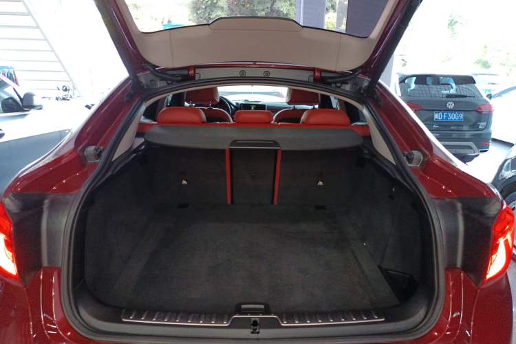 Used BMW X6 2018 xDrive28i Trunk