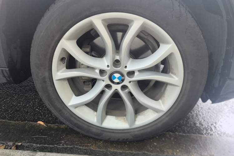 Used BMW X6 2018 xDrive28i Right Front Wheel Hub