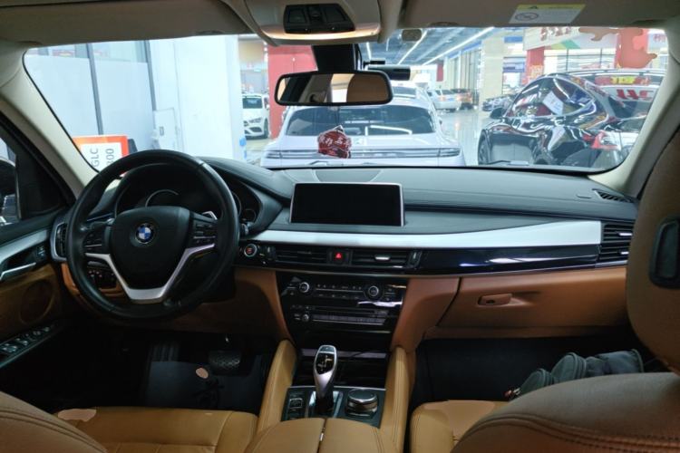 Used BMW X6 2018 xDrive35i Leading Model Center Console