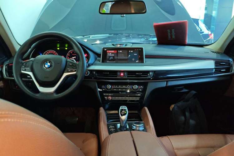 Used BMW X6 2018 xDrive35i Leading Model Center Console