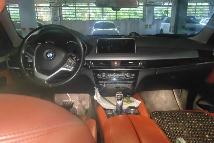 Used BMW X6 2018 xDrive35i Base Model Middle East Center Console