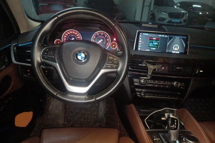 Used BMW X6 2018 xDrive28i Center Console