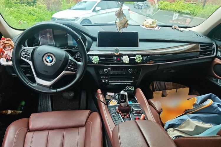 Used BMW X6 2018 xDrive28i Center Console
