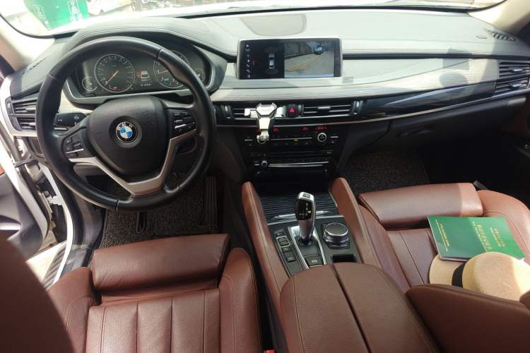 Used BMW X6 2018 xDrive28i Center Console