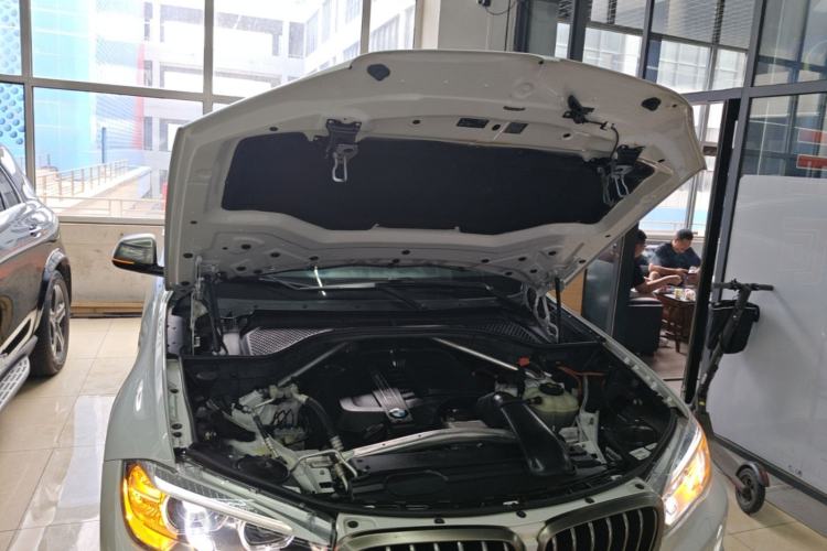 Used BMW X6 2018 xDrive35i Leading Model Engine Bay