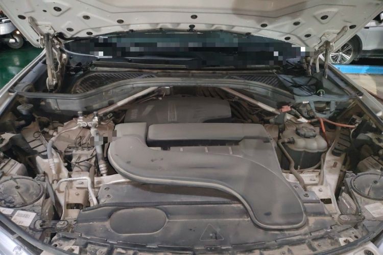 Used BMW X6 2018 xDrive28i Engine Bay