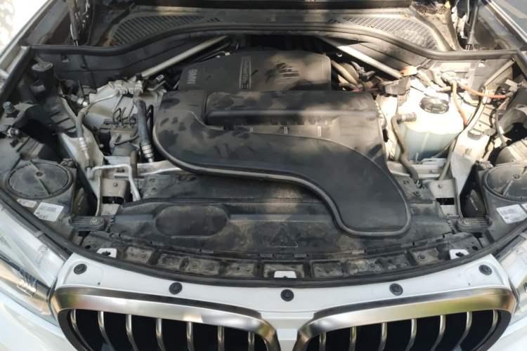 Used BMW X6 2018 xDrive28i Engine Bay