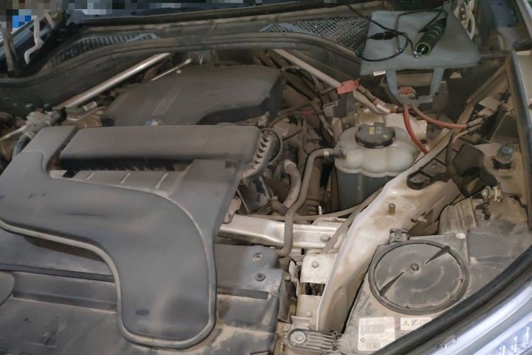 Used BMW X6 2018 xDrive28i Engine Bay Left