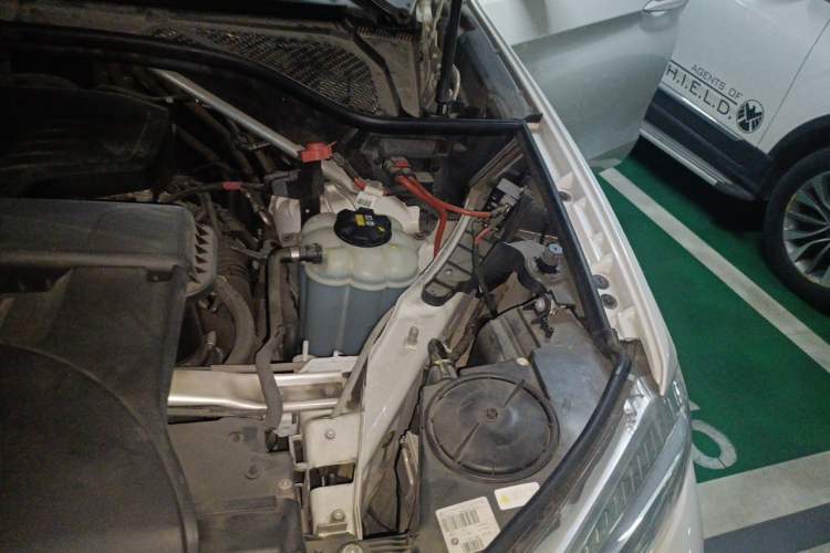 Used BMW X6 2018 xDrive28i Engine Bay Left