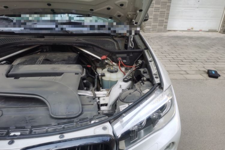 Used BMW X6 2018 xDrive28i Engine Bay Left