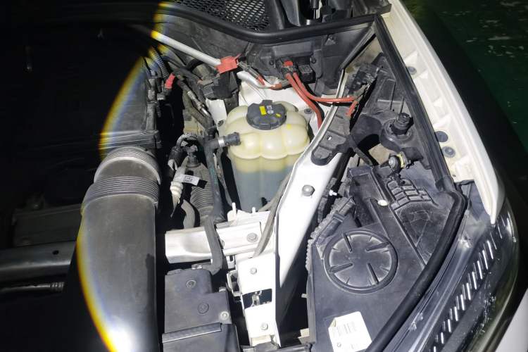 Used BMW X6 2018 xDrive35i Base Model Middle East Engine Bay Left