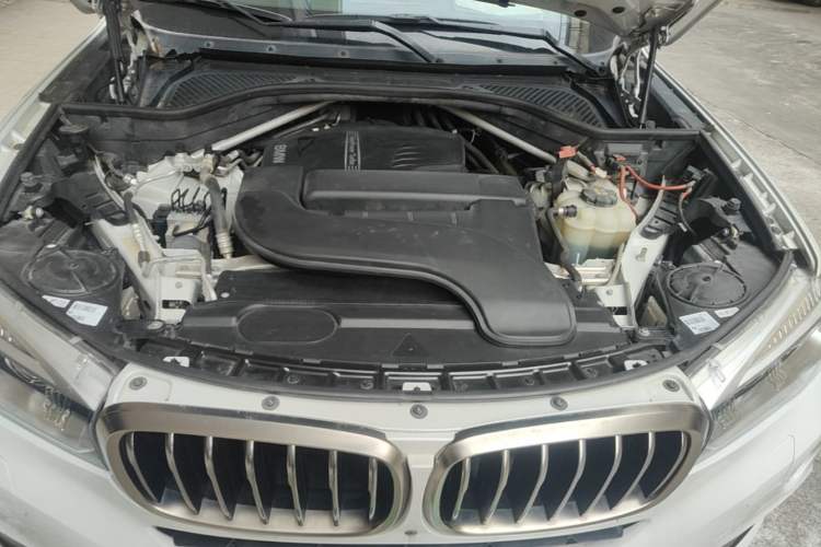 Used BMW X6 2018 xDrive28i Engine Bay