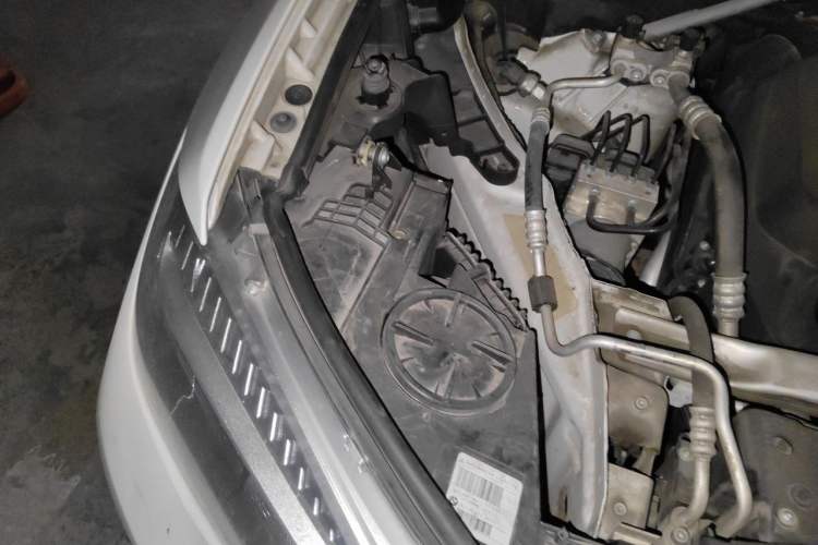 Used BMW X6 2018 xDrive35i Base Model Middle East Engine Bay Right