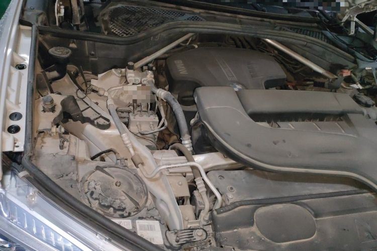 Used BMW X6 2018 xDrive28i Engine Bay Right