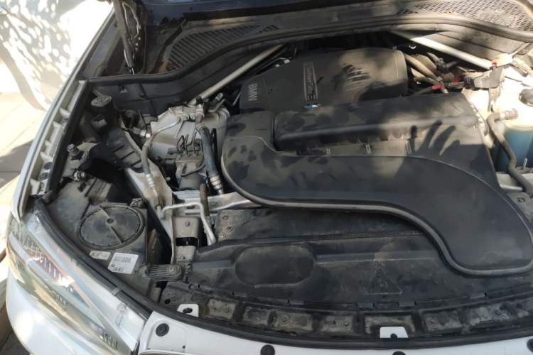 Used BMW X6 2018 xDrive28i Engine Bay Right