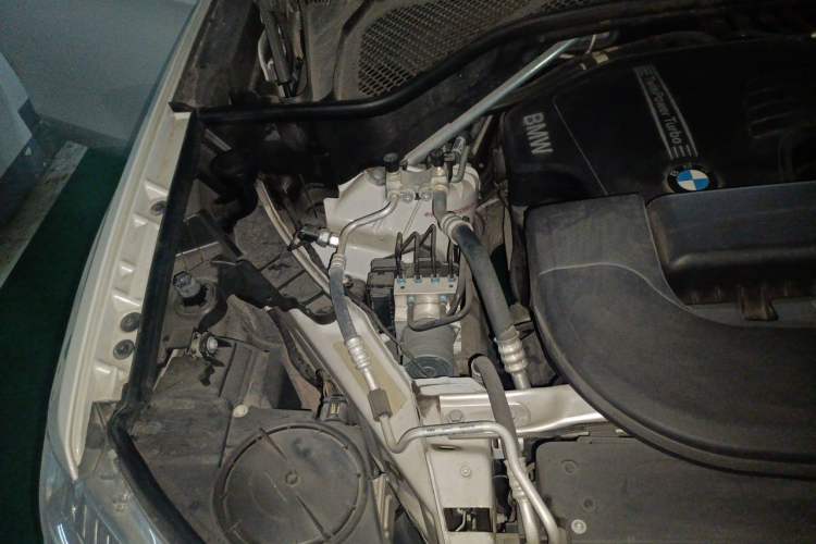 Used BMW X6 2018 xDrive28i Engine Bay Right