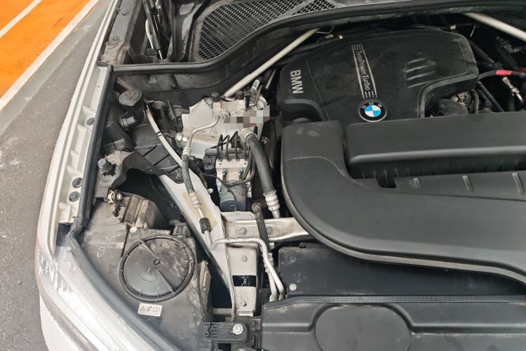 Used BMW X6 2018 xDrive28i Engine Bay Right