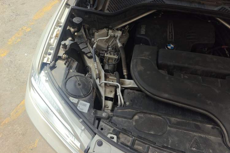 Used BMW X6 2018 xDrive28i Engine Bay Right