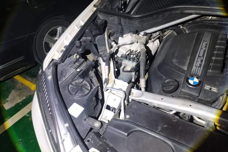 Used BMW X6 2018 xDrive35i Base Model Middle East Engine Bay Right