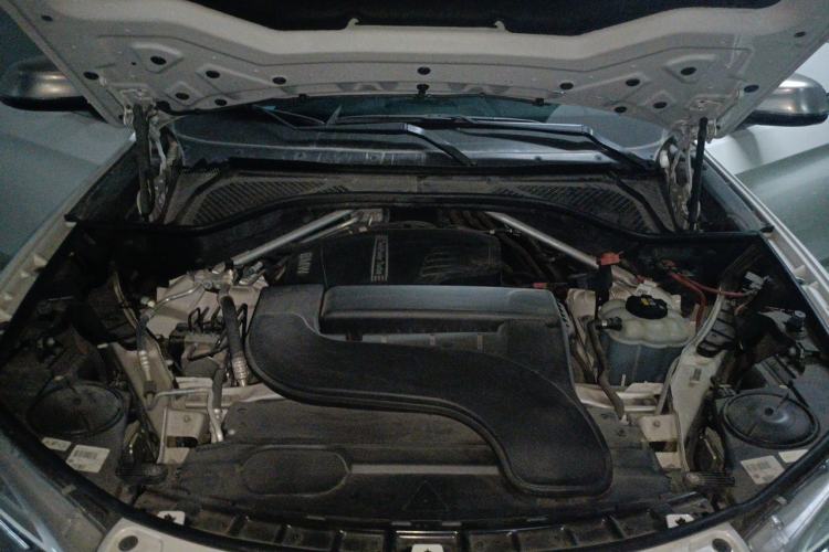 Used BMW X6 2018 xDrive28i Engine Bay