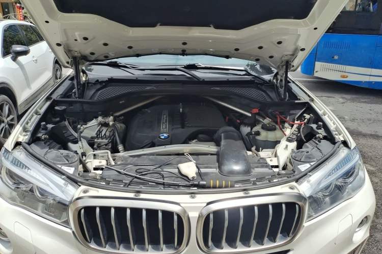 Used BMW X6 2018 xDrive35i Leading Model Engine Bay