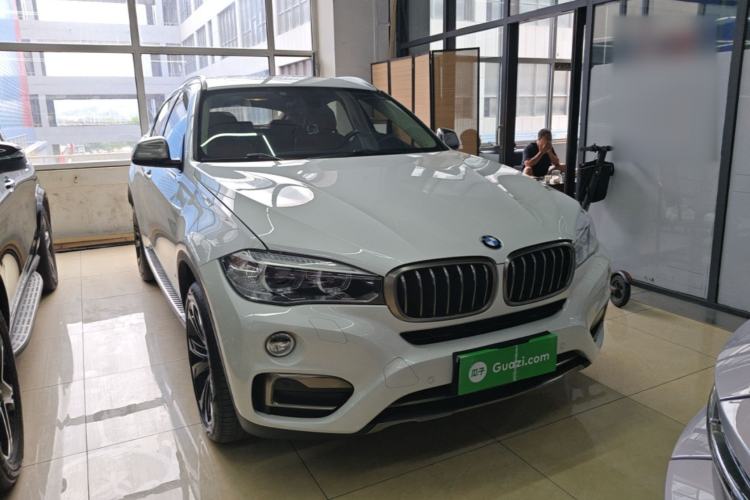 Used BMW X6 2018 xDrive35i Leading Model Front Right 45 Deg