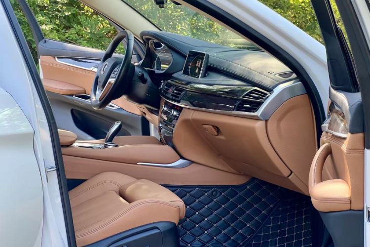 Used BMW X6 2018 xDrive28i Interior 11