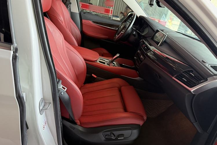 Used BMW X6 2018 xDrive28i Interior 11