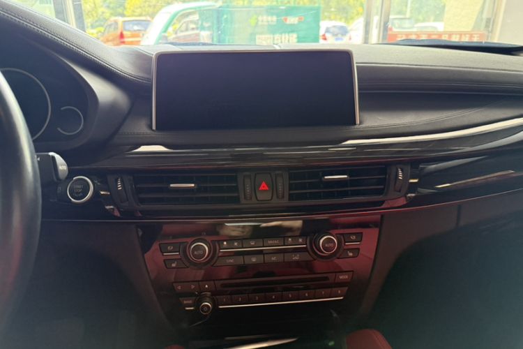 Used BMW X6 2018 xDrive28i Interior 3
