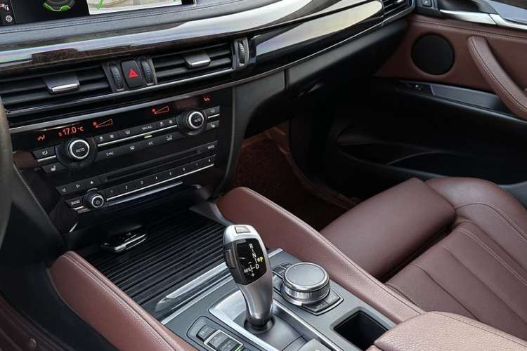 Used BMW X6 2018 xDrive28i Interior 4