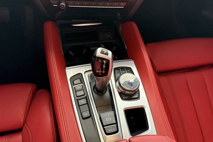 Used BMW X6 2018 xDrive28i Interior 4