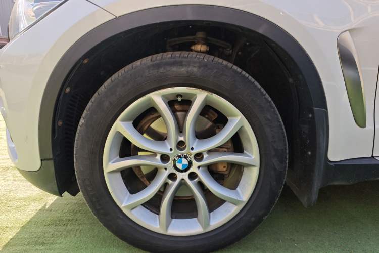 Used BMW X6 2018 xDrive28i Left Front Wheel Hub