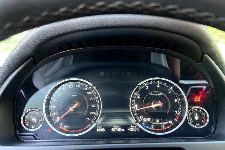 Used BMW X6 2018 xDrive28i Odometer Close Up