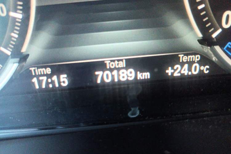 Used BMW X6 2018 xDrive28i Odometer Close Up
