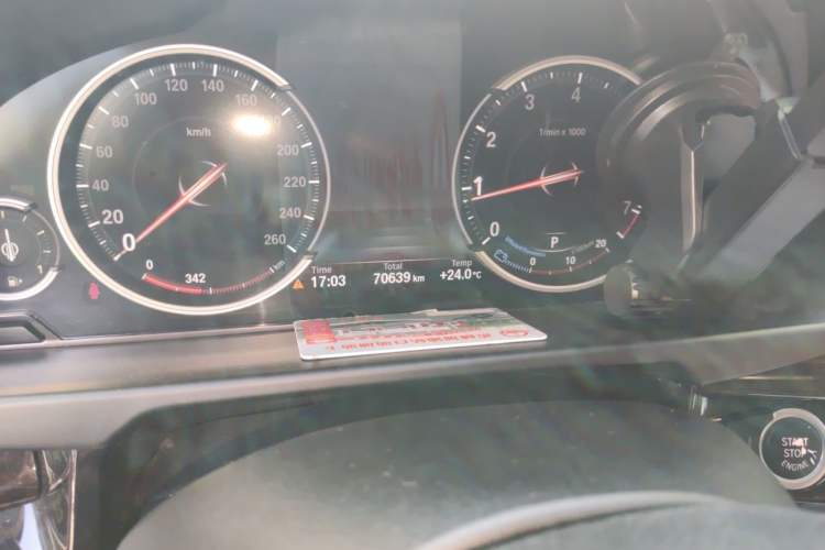 Used BMW X6 2018 xDrive28i Odometer Close Up