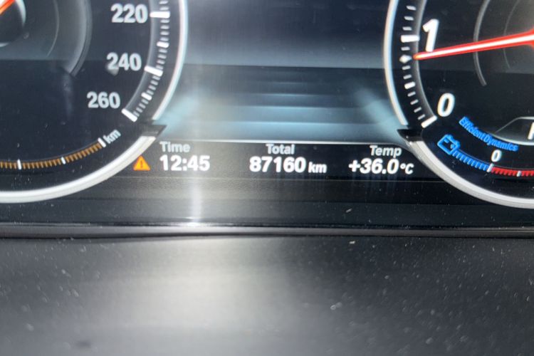 Used BMW X6 2018 xDrive28i Odometer Close Up