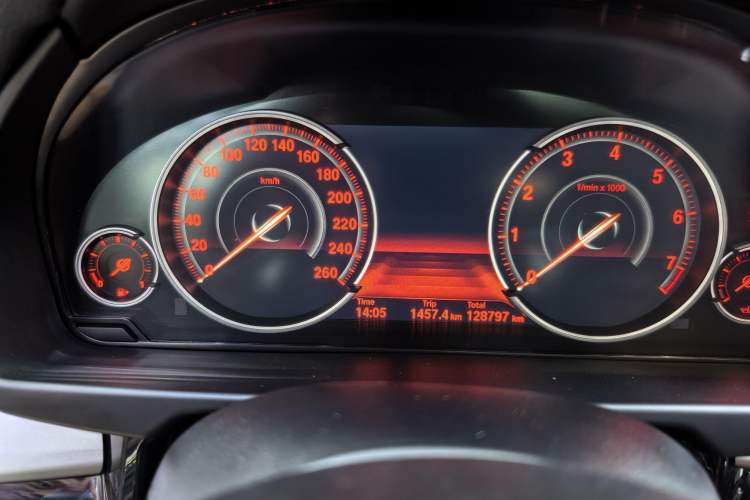Used BMW X6 2018 xDrive35i Leading Model Odometer Close Up