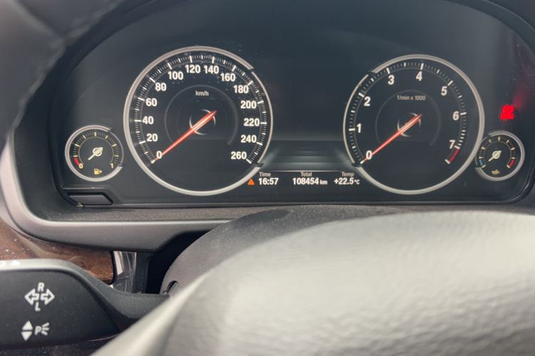 Used BMW X6 2018 xDrive28i Odometer Close Up