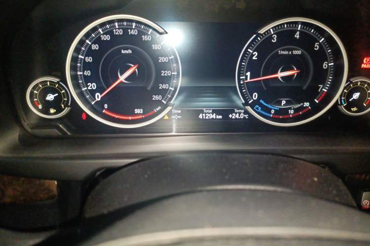 Used BMW X6 2018 xDrive28i Odometer Close Up