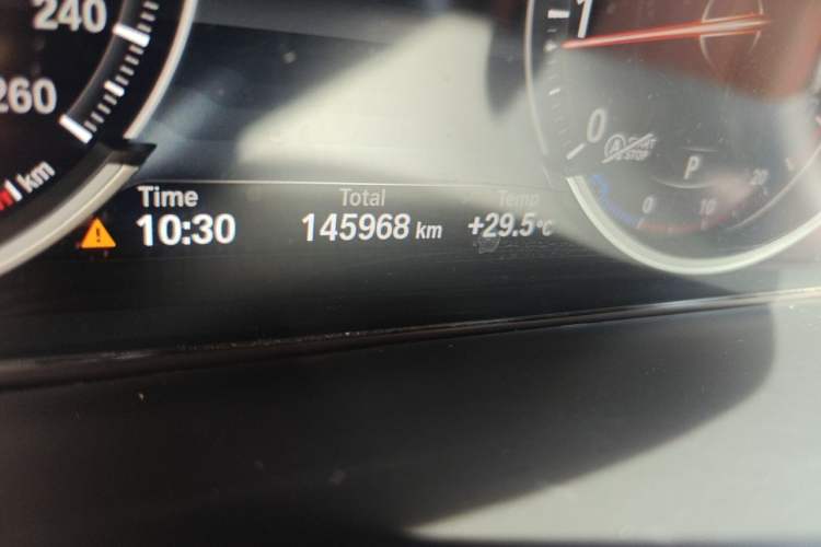 Used BMW X6 2018 xDrive28i Odometer Close Up