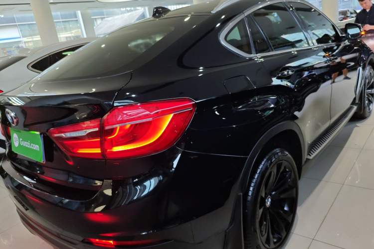 Used BMW X6 2018 xDrive35i Leading Model Rear Right 45 Deg