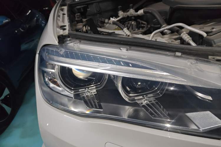 Used BMW X6 2018 xDrive28i Right Front Headlight