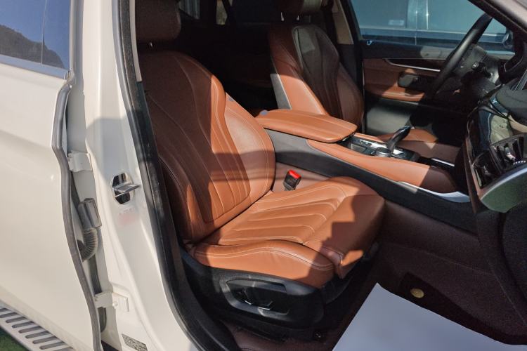 Used BMW X6 2018 xDrive28i Right Front Seat