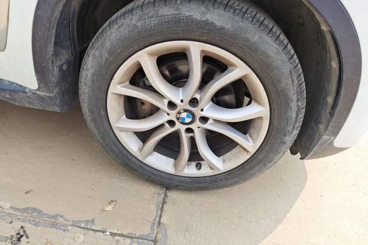 Used BMW X6 2018 xDrive35i Base Model Middle East Right Front Wheel Hub